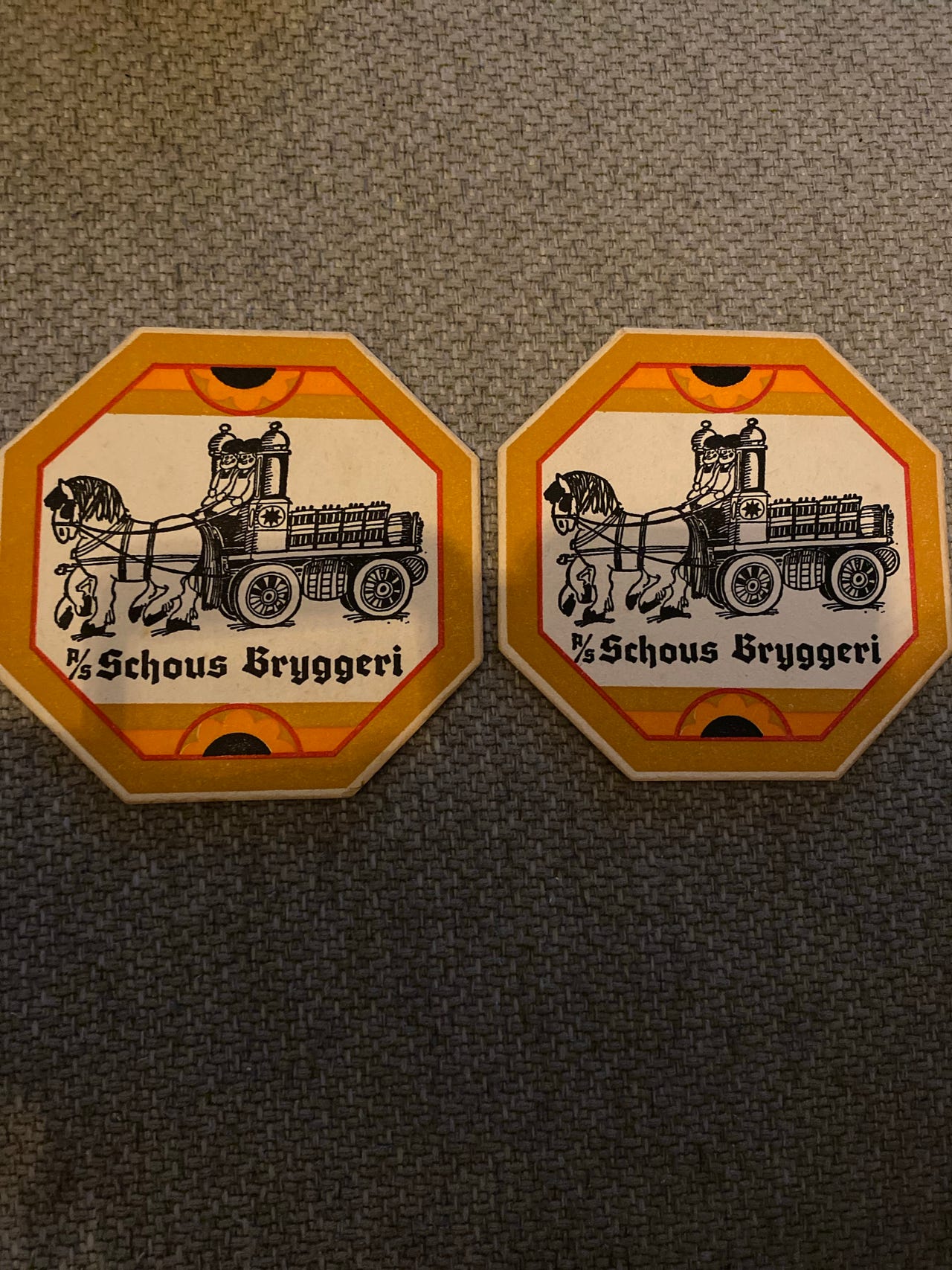Sjeldne store Schous Bryggeri bordskånere (13,5 cm) – Vintage / Retro