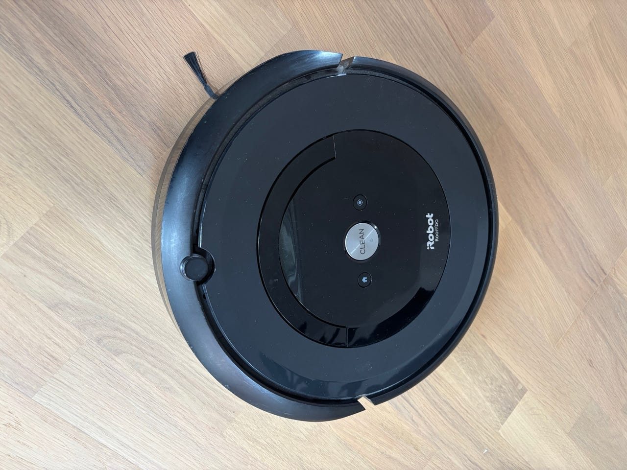 iRobot Roomba e5 - med ladestasjon, ekstra børster og filter