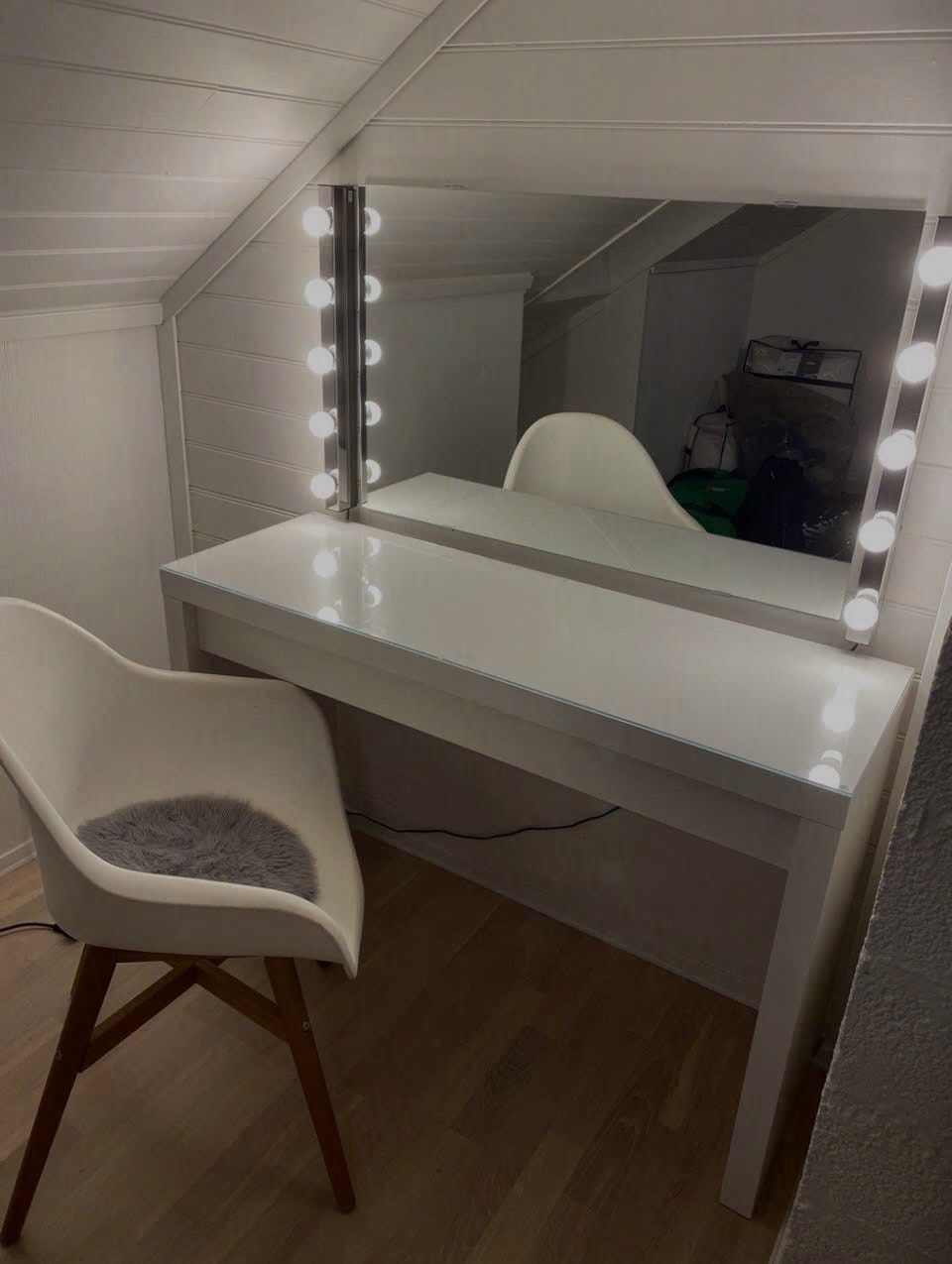 Ikea malm sminkebord/pult med speil og lys