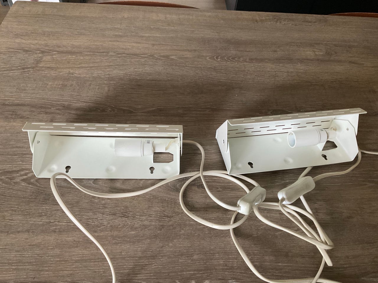 Lampe Gustav nattlamper med vippskjerm i hel og pen stand