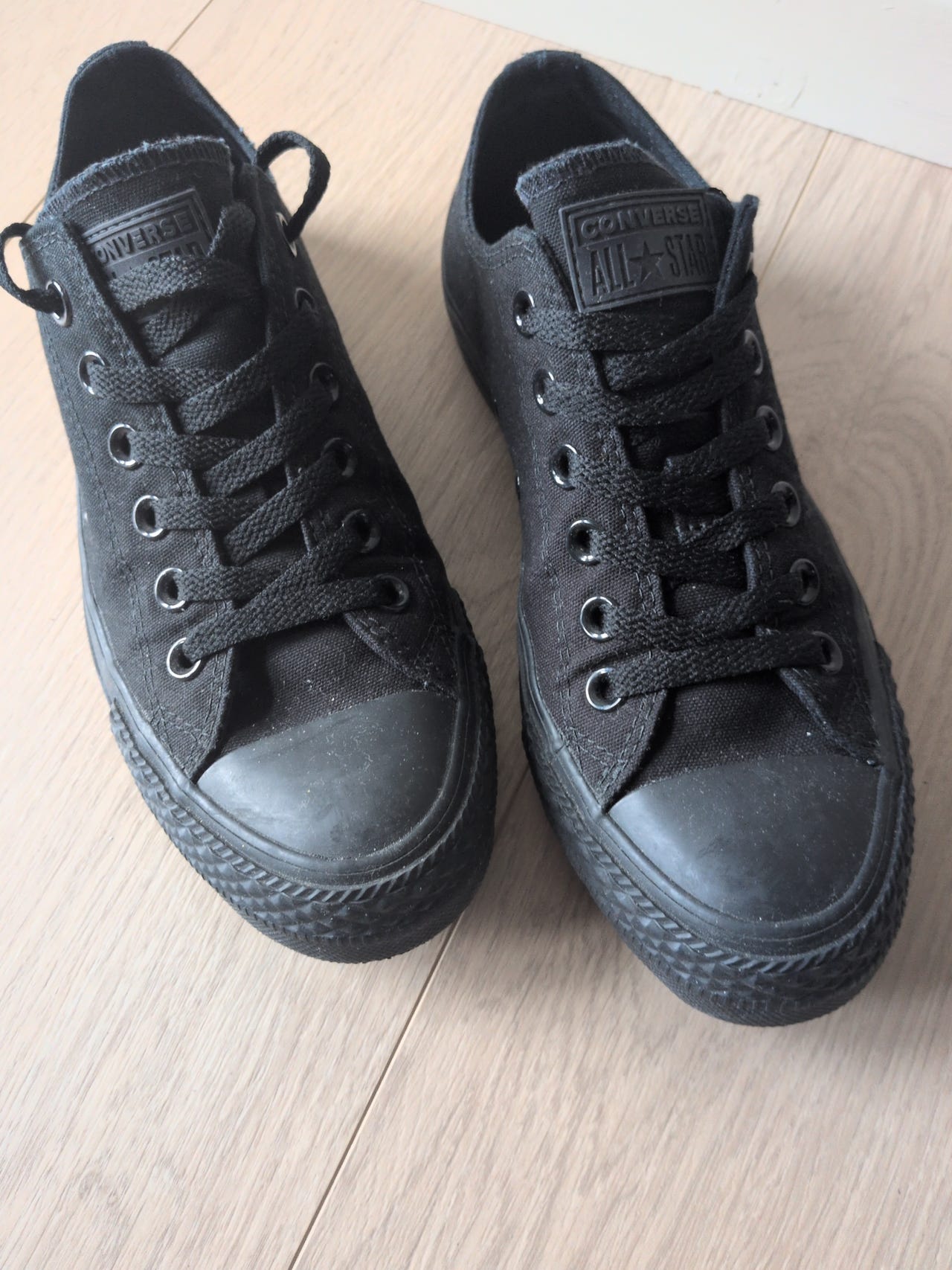 converse svarte str 38