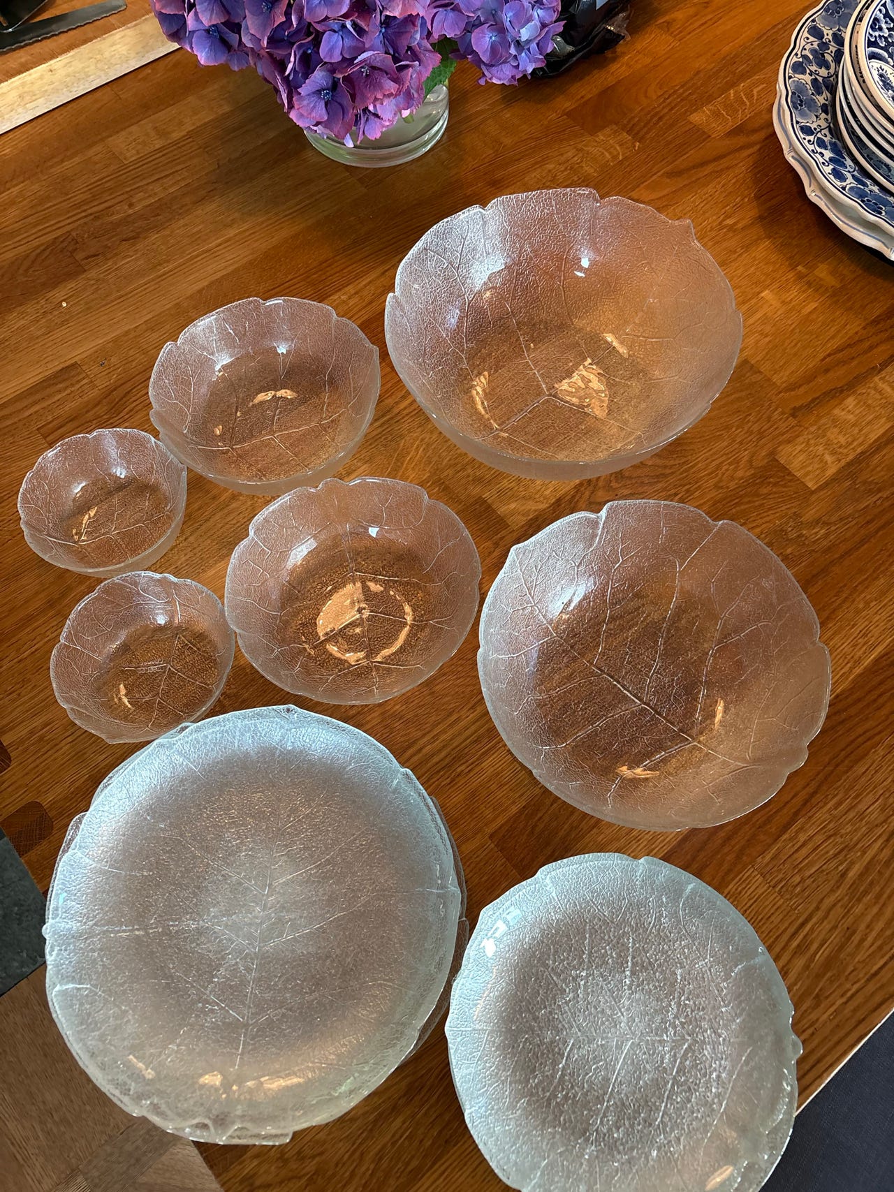 Arcoroc glasservise med skåler og asjetter med bladmotiv