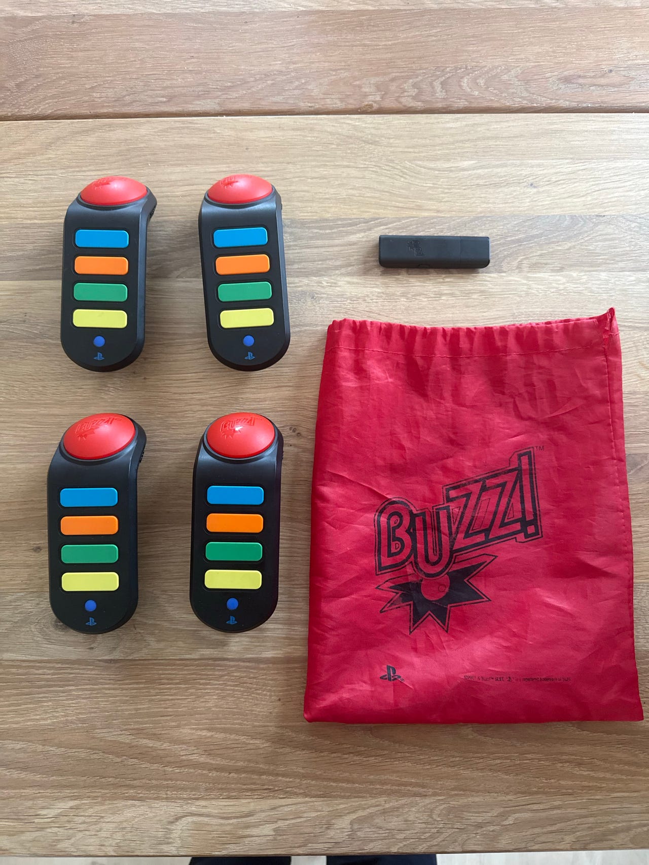 Buzz! trådløse buzzere med USB-mottaker til PlayStation