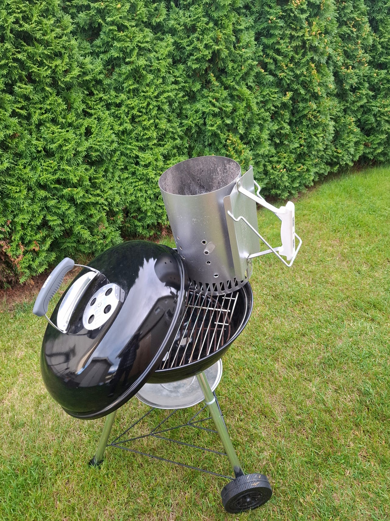 Kulegrill med lokk og grillstarter