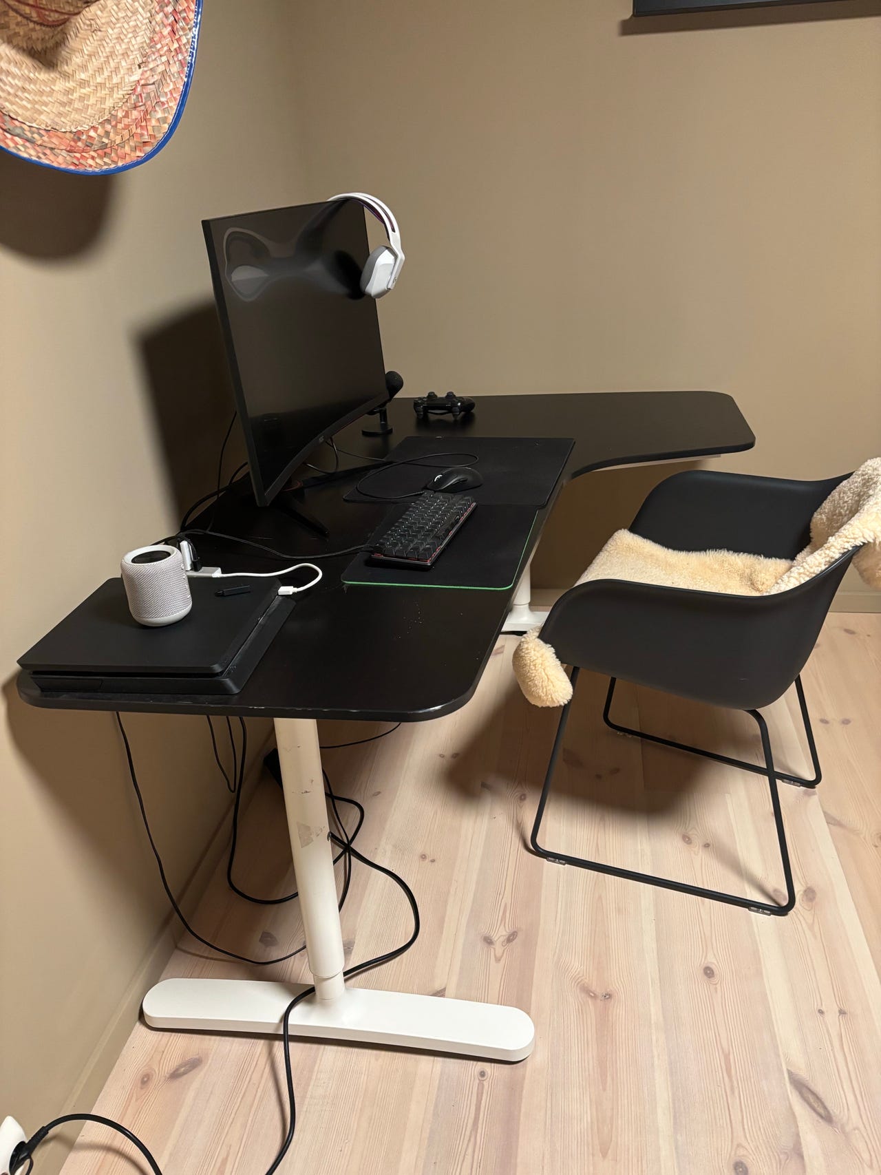 Gamingbord med hjørne, justerbart i høyden