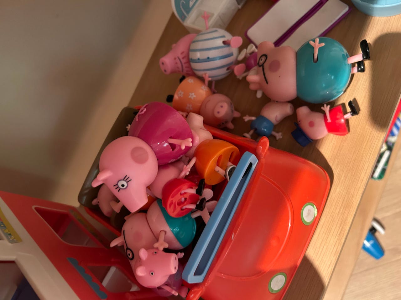 Mye peppa gris leker , peppagris bil, tog , bobil ++