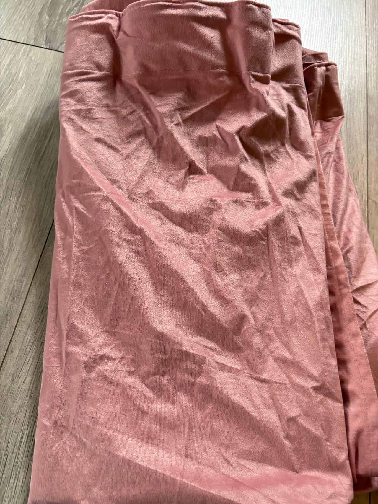 2 Rosa nye gardinlengder selges