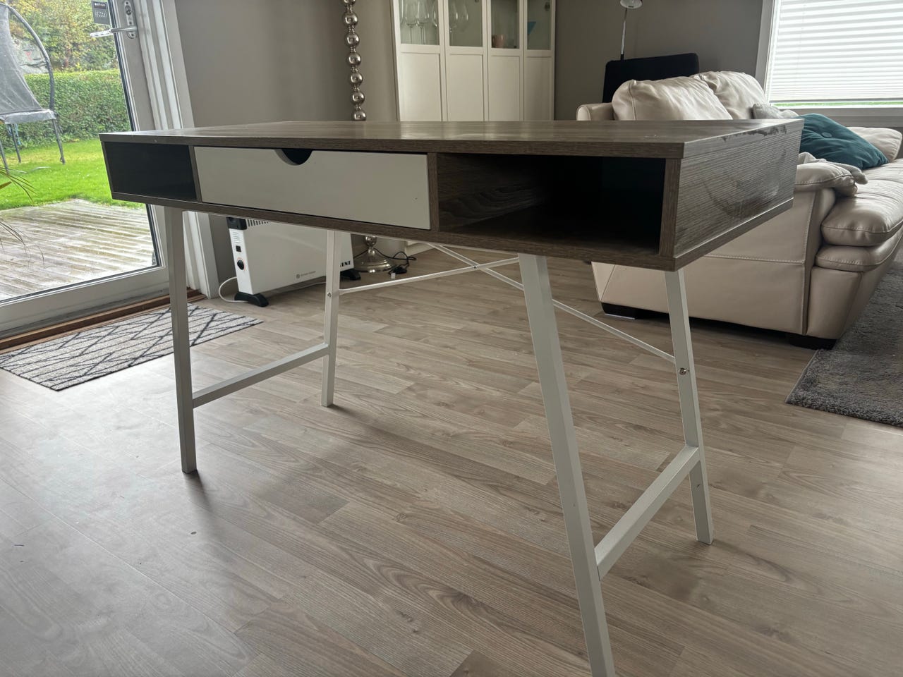 JYSK ABBETVED skrivebord – som nytt