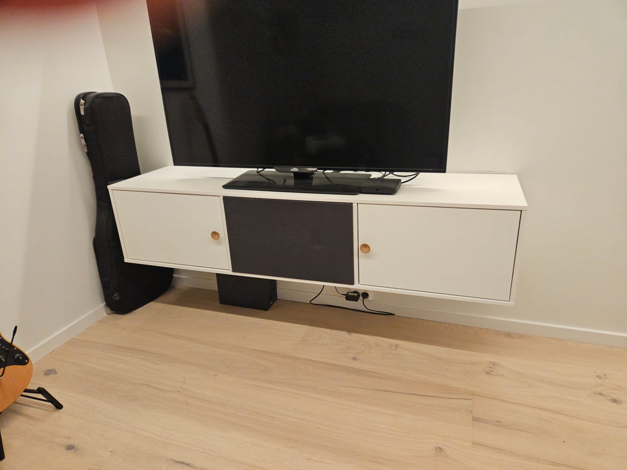 Stereo benk med TV