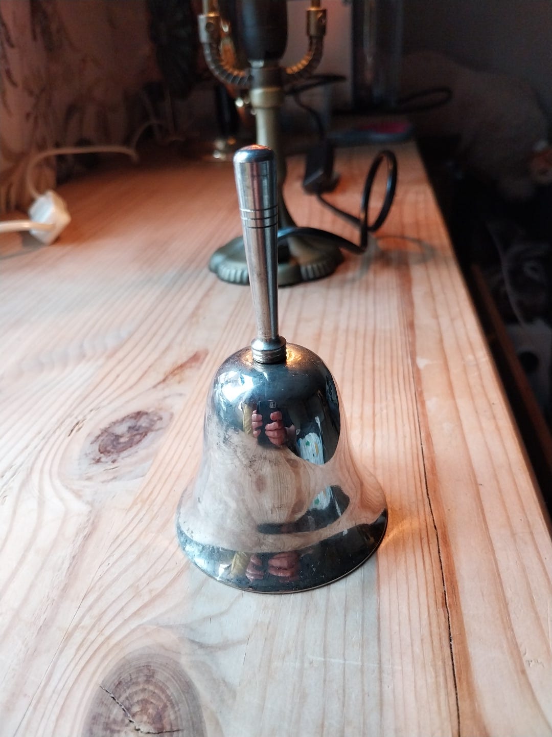 Vintage bordbjelle i sølvplett (Made in Hong Kong)