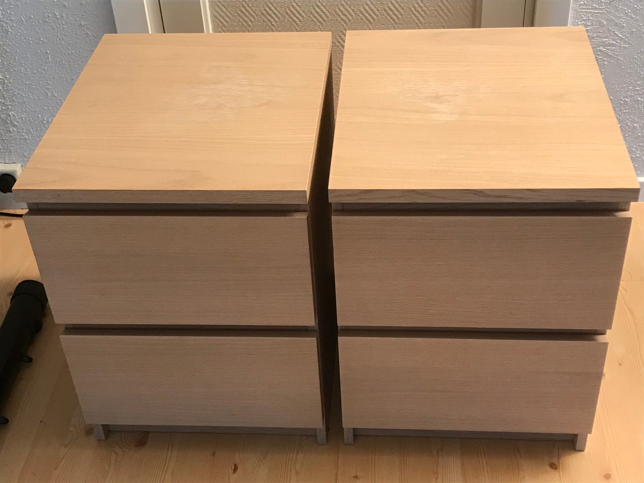 2 stk malm nattbord selges