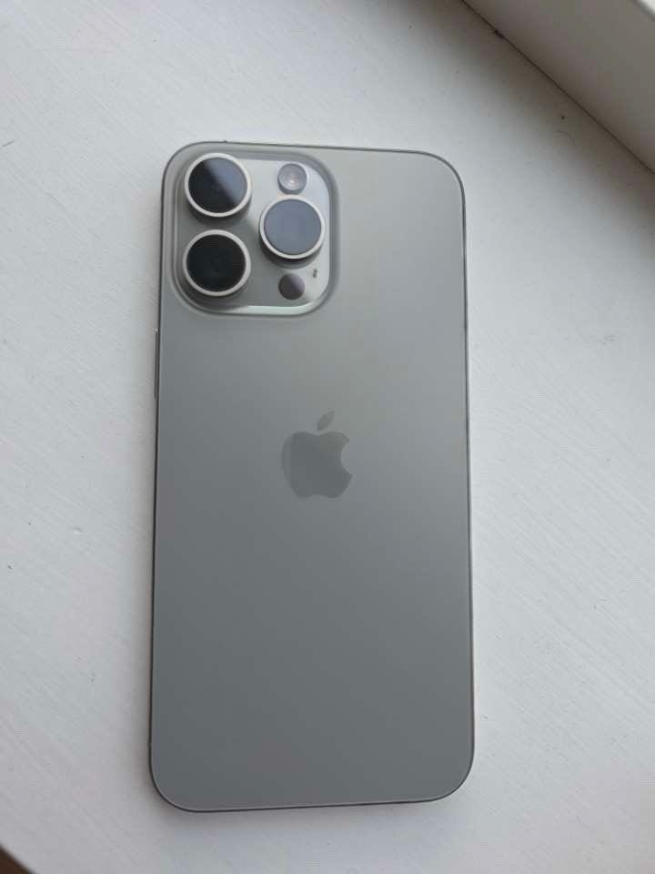 Iphone 15 pro max SOM NY