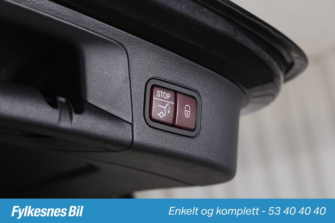 https://images.carweb.no/public/departments/6d106f7d-8b32-49c0-9363-2c7a58711e74/vehicles/4c355226-c8c3-45a6-adc0-f39d3523c793/thumbnails/3c91bbd0-aec4-4c54-8d84-e31c002ca18f.jpg