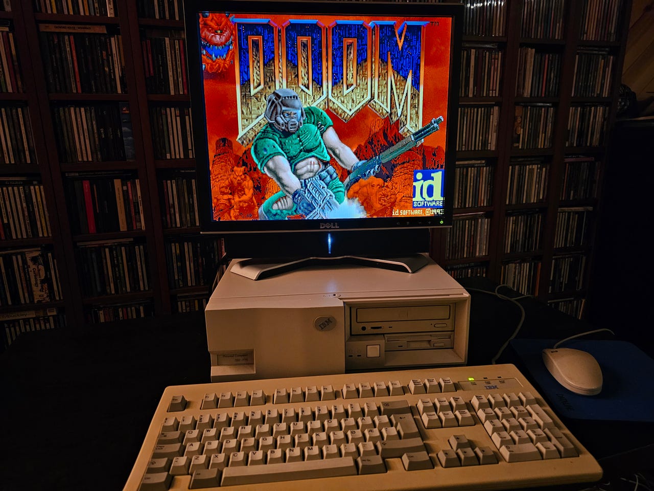 IBM PC 330-P75 DOS/Windows 95 retro-PC med Sound Blaster AWE64