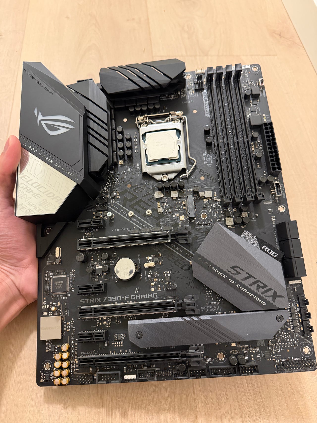 Kraftig Gaming-bundle: Intel i9-9900K + ASUS ROG Strix Z390-F