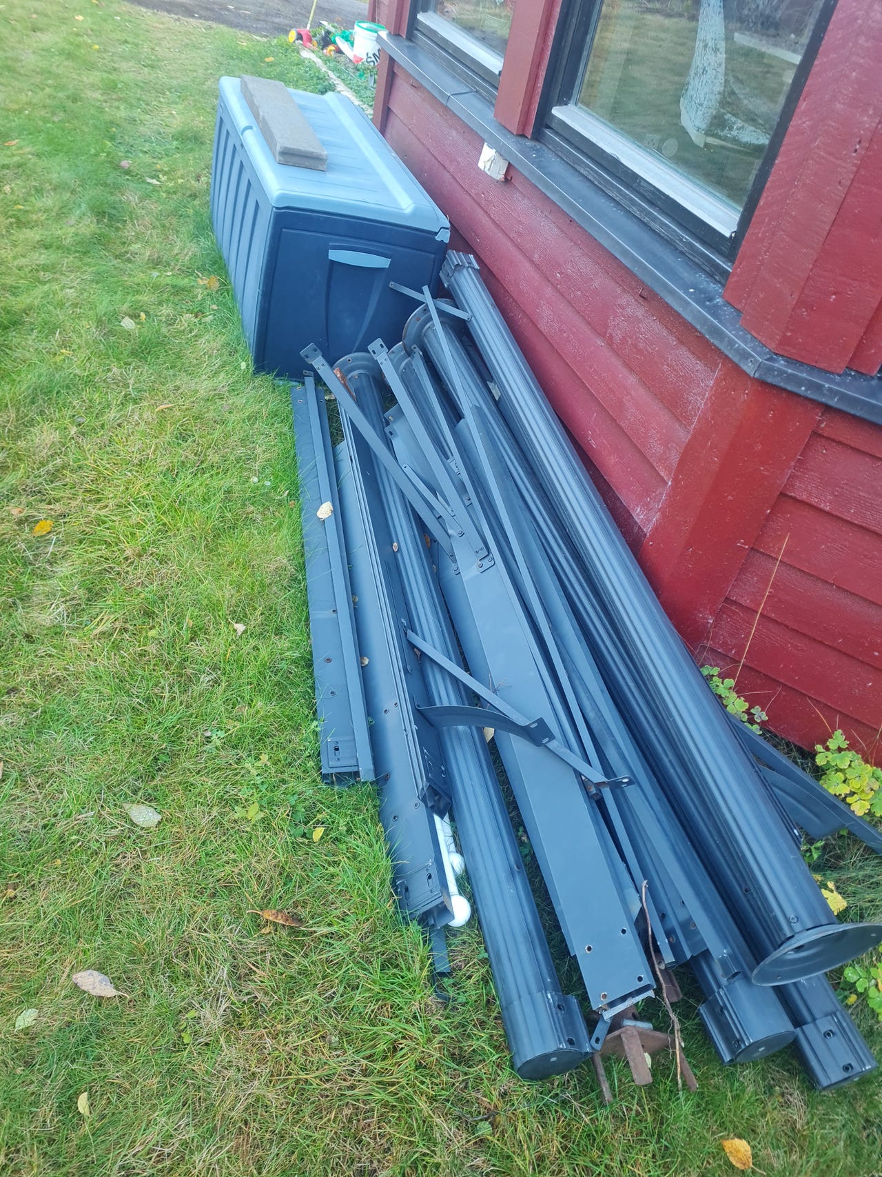 Metallstolper og deler til gjerde / rekkverk | FINN-torget