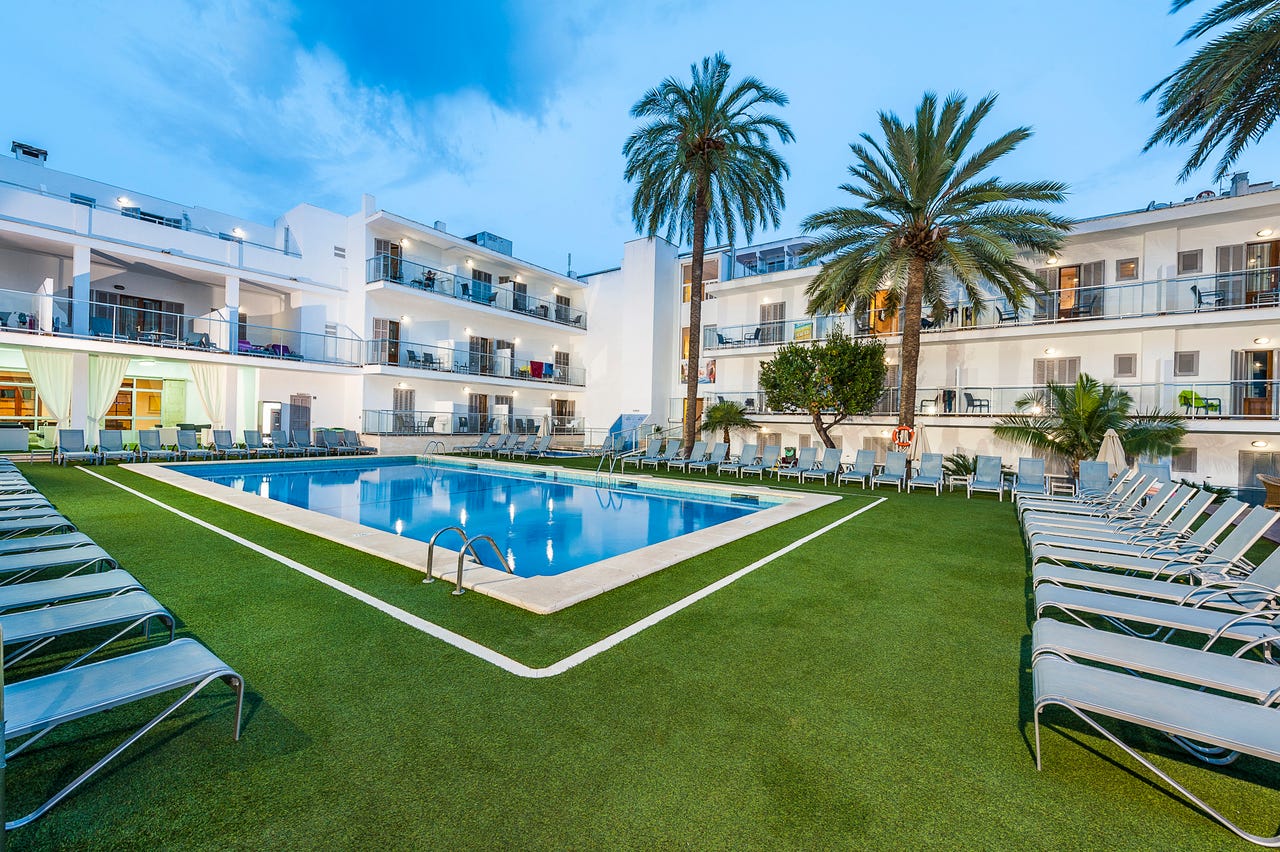 Eix Alcudia Hotel +18