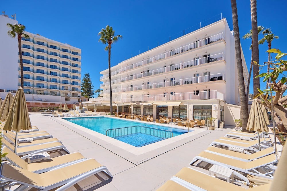 Universal Hotel Bikini