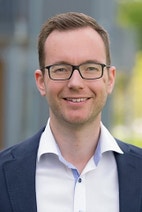 Bilde av megler Thomas Løbakk