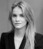 Bilde av megler Aurora Solbakk Andersen