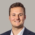 Bilde av megler Henrik Aase-Mathisen