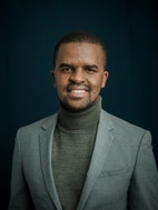 Bilde av megler Vincent Mabuza