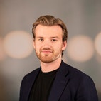 Bilde av megler Jonas Laug Årnes