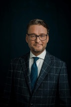 Bilde av megler Scott Martinsen