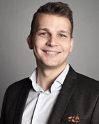 Bilde av megler Martin Bjerkaker