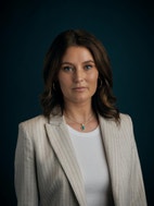 Bilde av megler Lise Abrahamsen