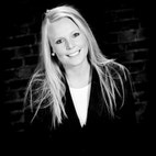 Bilde av megler Caroline Svensrud