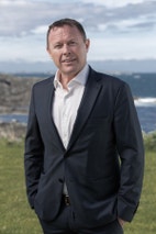 Bilde av megler Hugo Wee