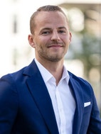 Bilde av megler Stian Sjøstrand Hansen