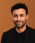 Bilde av megler Oliver Faraji