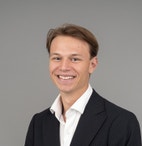 Bilde av megler Isak Øvreeide Bruarøy