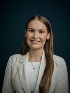 Bilde av megler Malene Hjelmeland