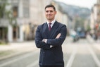 Bilde av megler Simon Barood