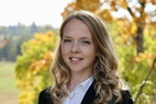 Bilde av megler Camilla Frog