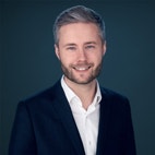 Bilde av megler Marius Strøm Grønn