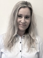 Bilde av megler Henriette Opheim