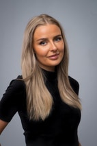 Bilde av megler Cecilia Johansen
