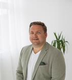 Bilde av megler Mads Hopen Bjørsvik