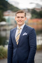 Bilde av megler Halvor Wiik Pedersen