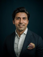 Bilde av megler Sheraz Gilani