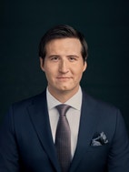 Bilde av megler Daniel Bruce Beadle