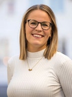 Bilde av megler Linn Bjørlo