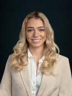 Bilde av megler Ida Fjellet