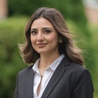 Bilde av megler Iqra Iqbal
