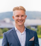 Bilde av megler Tage Helle