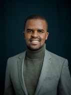 Bilde av megler Vincent Mabuza